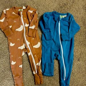 Parade organic sustainable set of 2 footed pajamas.